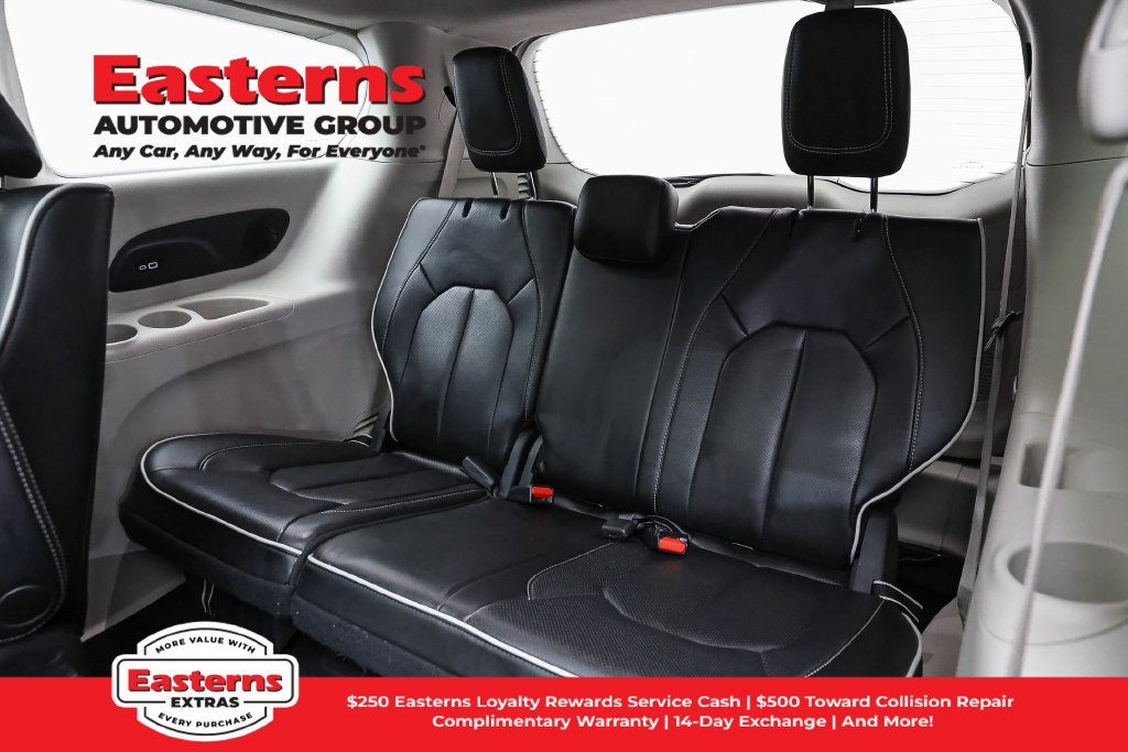 Used 2023 Chrysler Pacifica Limited FWD image 27