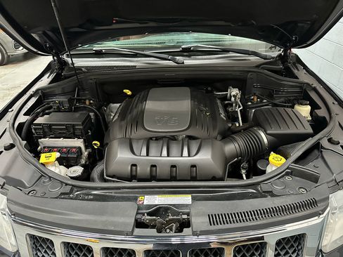 Used 2013 Jeep Grand Cherokee Overland w/ Advance Technology Group image 22