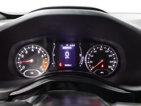 Used 2019 Jeep Renegade Latitude w/ Cold Weather Group AWD/4WD image 38