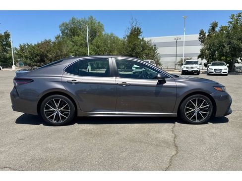 Used 2023 Toyota Camry SE FWD image 4
