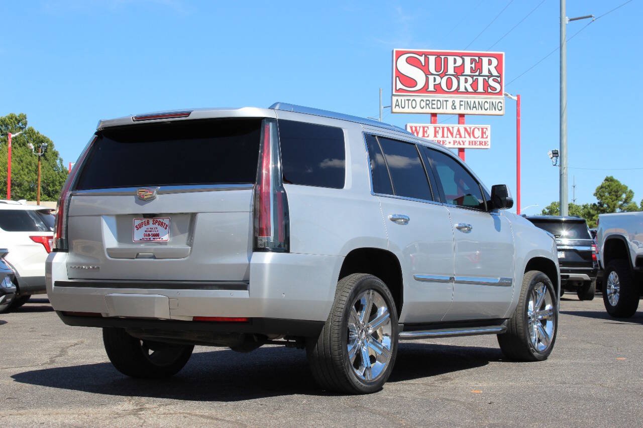 Used 2017 Cadillac Escalade Luxury AWD/4WD image 4