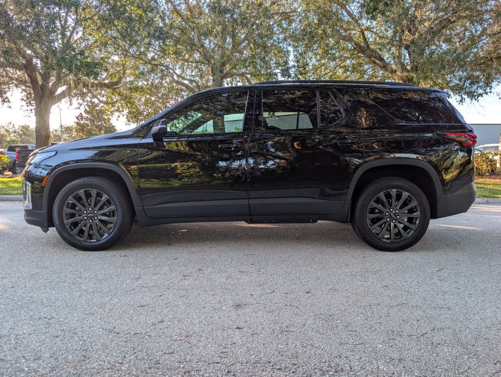 Used 2023 Chevrolet Traverse RS FWD image 5