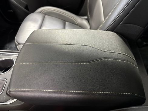 Used 2023 Chevrolet Traverse LT w/ LT Premium Package AWD/4WD image 33
