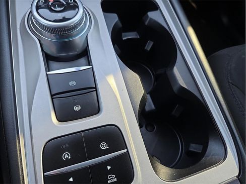 Used 2021 Ford Explorer XLT image 21