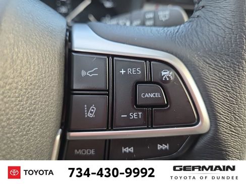 Used 2025 Toyota Sienna XLE image 32