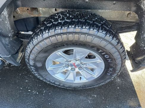 Used 2023 GMC Sierra 1500 SLE w/ Snow Plow Prep Package image 11