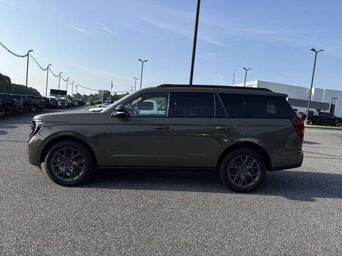 Used 2025 Ford Expedition Platinum w/ Stealth Performance Package AWD/4WD image 4