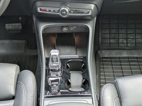 Certified 2023 Volvo XC40 B5 Ultimate w/ Climate Package AWD/4WD image 19