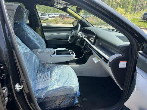 New 2025 Hyundai Tucson Limited image 13