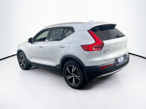 Used 2023 Volvo XC40 B5 Core w/ Climate Package image 7