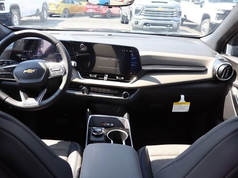 New 2027 Chevrolet Equinox LT w/ Convenience Package II FWD image 19
