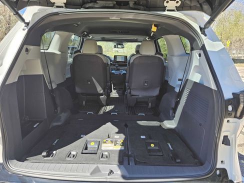 Used 2023 Toyota Sienna XSE w/ XSE Plus Package image 32
