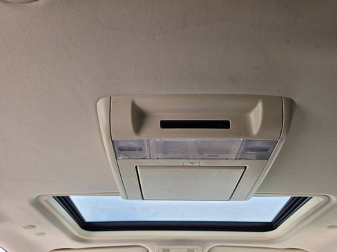 Used 2010 Cadillac Escalade ESV Platinum RWD image 57