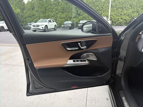 Used 2024 Mercedes-Benz E 350 4MATIC Sedan image 6