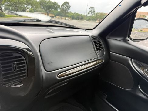 Used 2002 Lincoln Blackwood RWD image 29