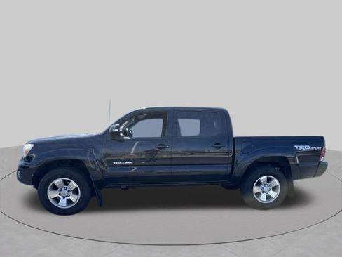Used 2015 Toyota Tacoma 4x4 Double Cab w/ TRD Sport Package image 2