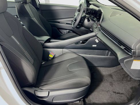 New 2025 Hyundai Elantra SEL FWD image 23