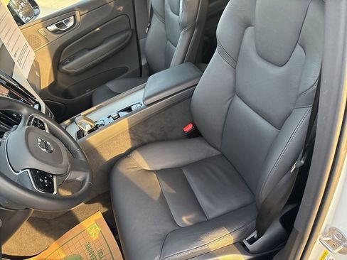 Used 2025 Volvo XC60 B5 Plus image 20