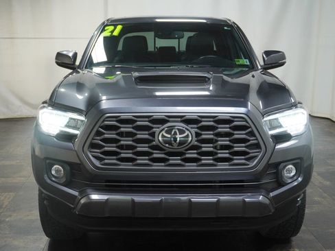 Used 2021 Toyota Tacoma TRD Sport w/ TRD Premium Sport Package AWD/4WD image 8