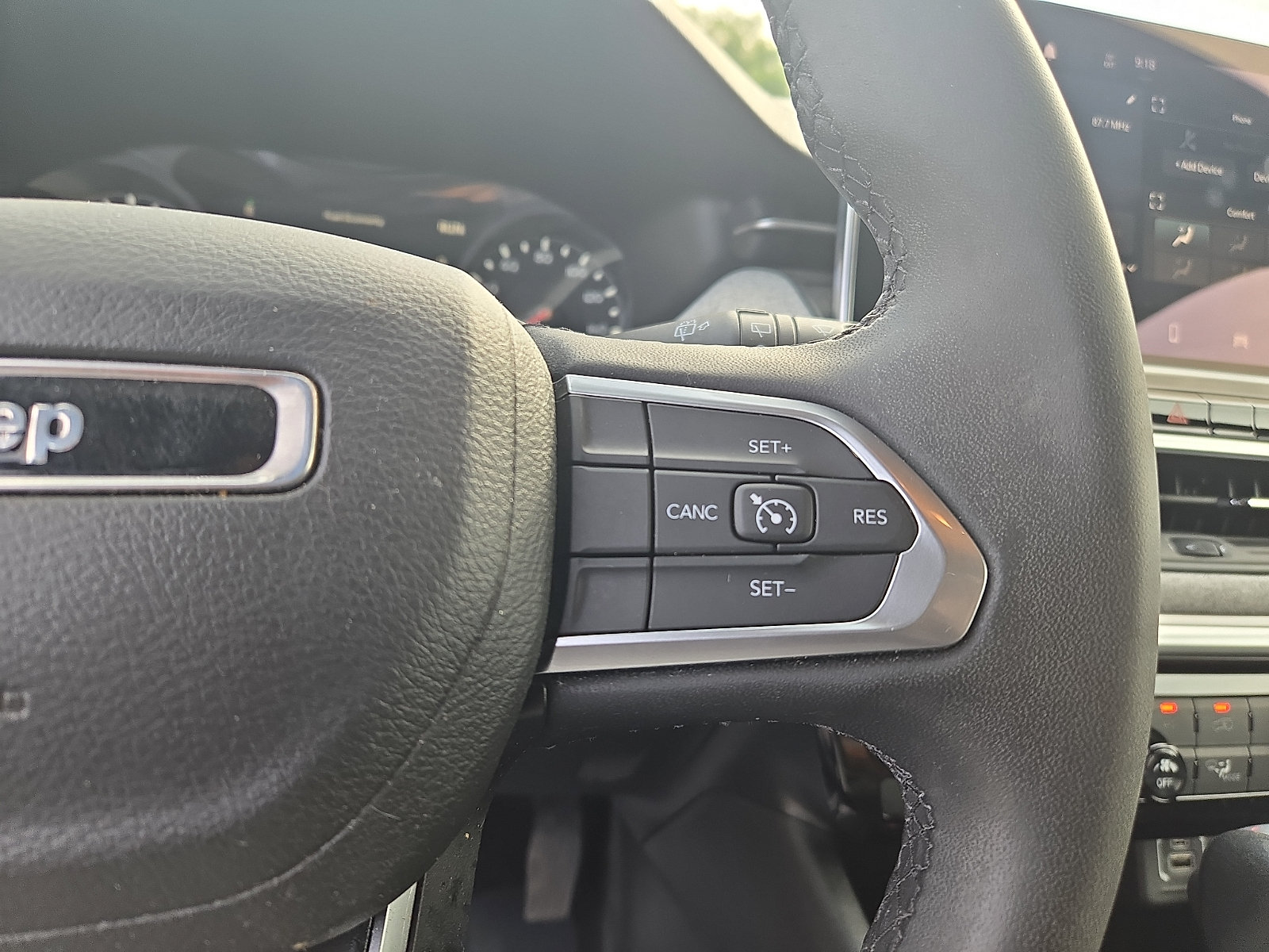 Used 2023 Jeep Compass Latitude AWD/4WD image 21
