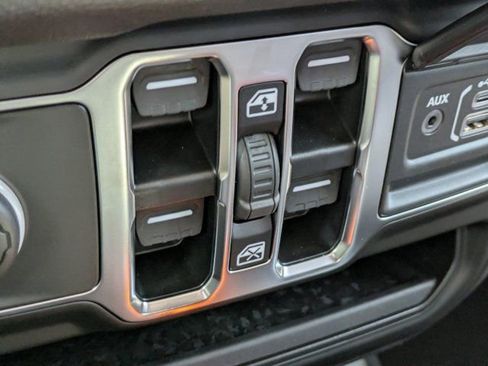 New 2025 Jeep Gladiator Sport image 21