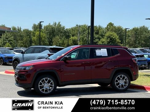 Used 2022 Jeep Compass Latitude AWD/4WD image 4