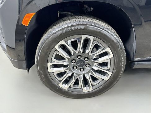 Used 2023 GMC Yukon Denali Ultimate AWD/4WD image 8