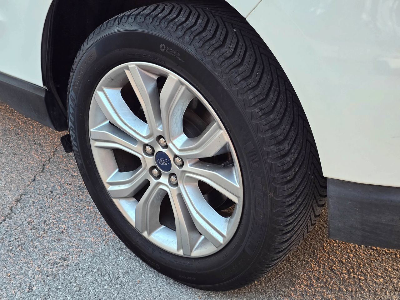 Used 2022 Ford Edge Titanium w/ Cargo Accessory Package AWD/4WD image 10