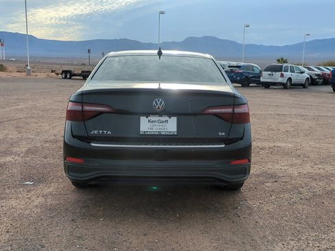 Used 2023 Volkswagen Jetta SE image 4