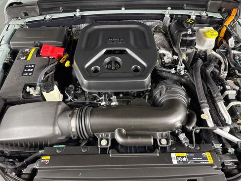 Used 2024 Jeep Wrangler Unlimited AWD/4WD image 18