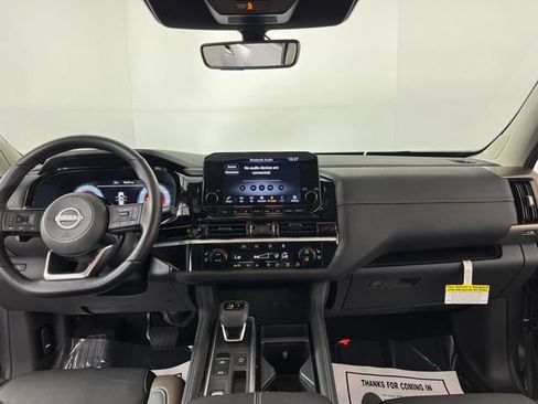 Certified 2025 Nissan Pathfinder Platinum FWD image 40