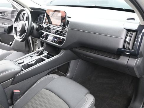 Used 2025 Nissan Pathfinder SV image 25