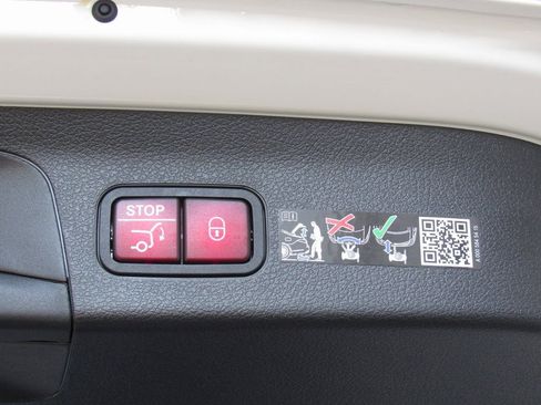 New 2026 Mercedes-Benz GLS 450 4MATIC image 25