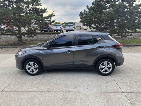 Used 2021 Nissan Kicks S FWD image 3