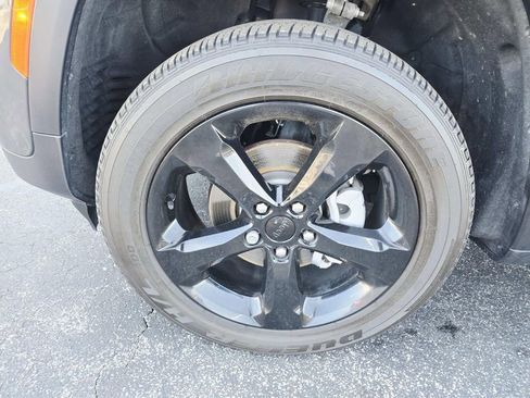 Used 2023 Jeep Grand Cherokee Altitude image 20