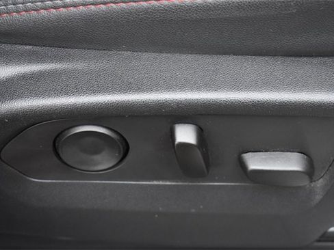 Used 2022 Chevrolet Suburban RST w/ Sport Performance Package image 13