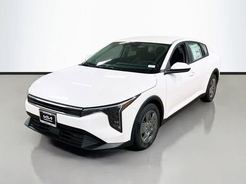 New 2025 Kia K4 LX image 3