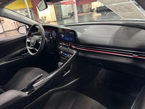 Used 2024 Hyundai Elantra SEL FWD image 31