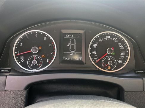 Used 2017 Volkswagen Tiguan Limited w/ Premium Package image 20