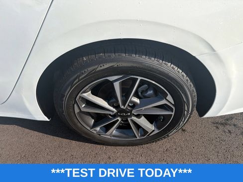 Used 2022 Kia Forte LXS FWD image 12
