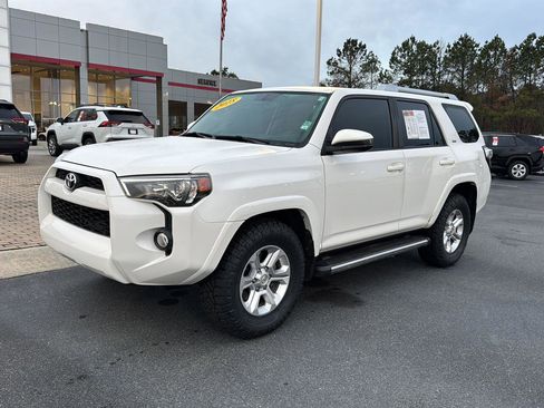 Certified 2018 Toyota 4Runner SR5 image 2