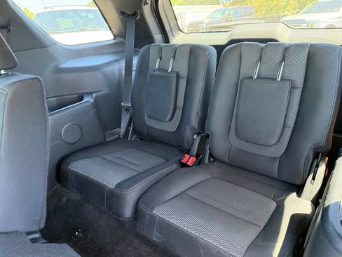 Used 2017 Ford Explorer XLT w/ Equipment Group 201A FWD image 13