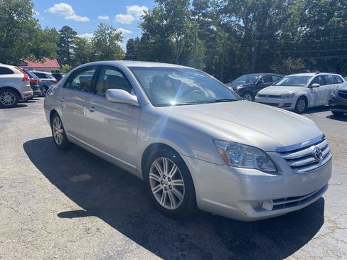 Used 2006 Toyota Avalon Limited FWD image 3