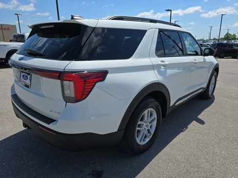 Used 2025 Ford Explorer Active AWD/4WD image 5