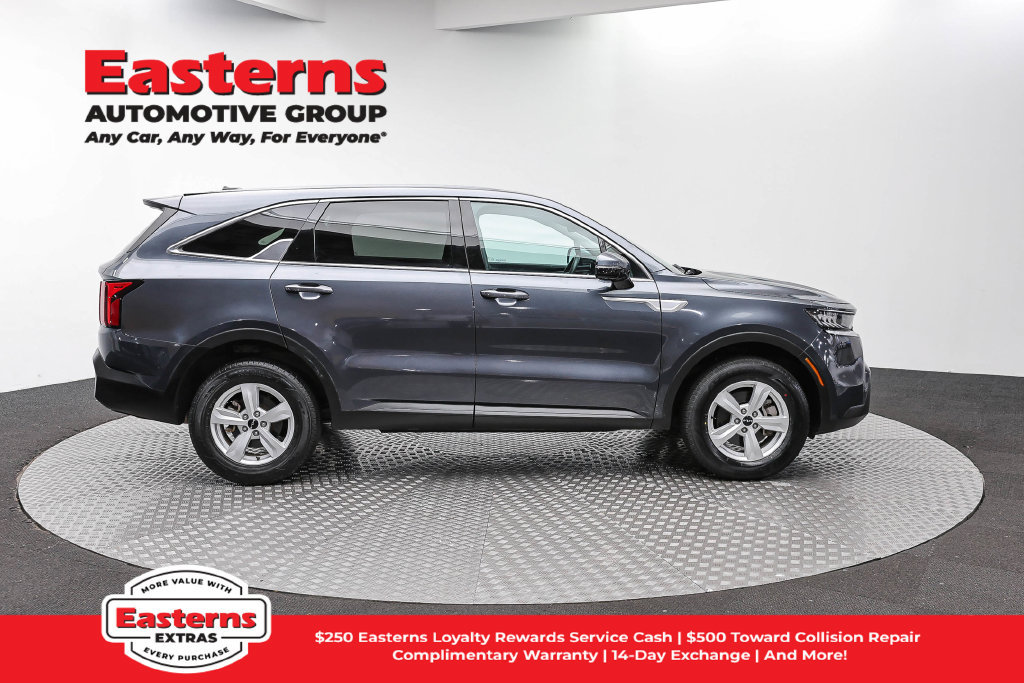 Used 2022 Kia Sorento LX AWD/4WD image 5
