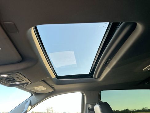 Used 2024 GMC Sierra 1500 SLT w/ SLT Premium Plus Package image 22