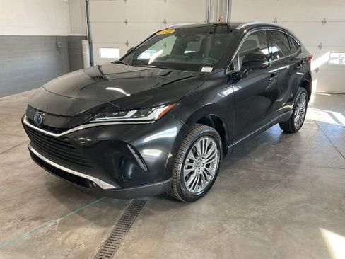 Used 2023 Toyota Venza Limited image 3