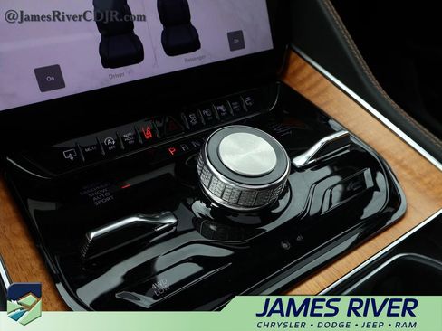Used 2024 Jeep Grand Wagoneer L Series III AWD/4WD image 41