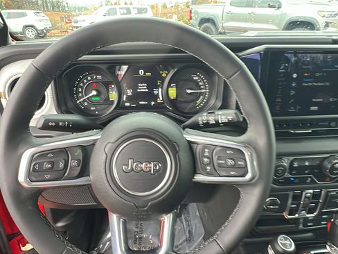 Used 2025 Jeep Wrangler Backcountry image 24