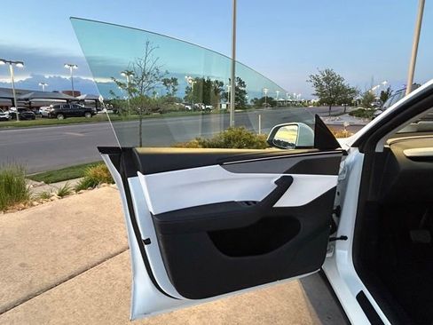Used 2026 Tesla Model Y AWD image 10